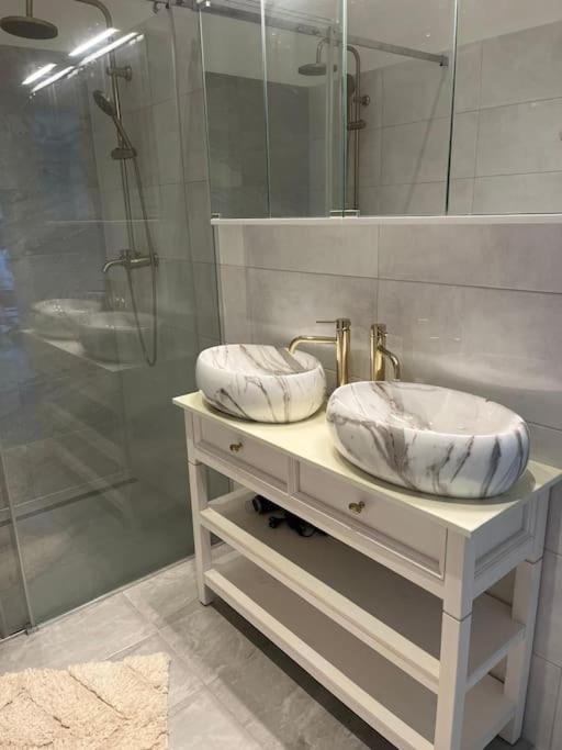 Modernes Design Apartment Wina Bagian luar foto