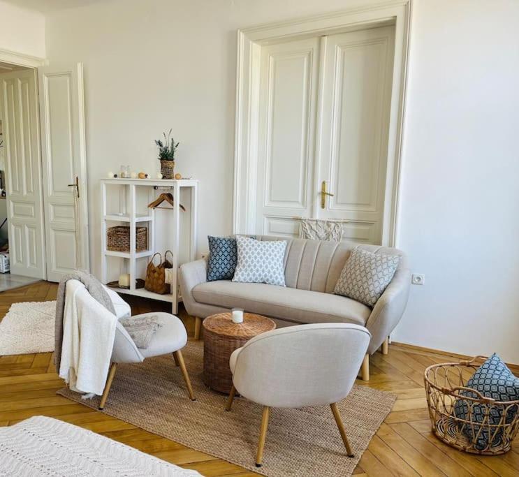 Modernes Design Apartment Wina Bagian luar foto
