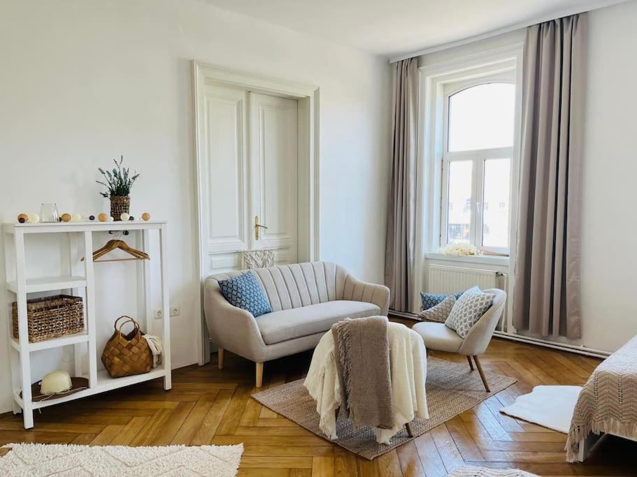 Modernes Design Apartment Wina Bagian luar foto